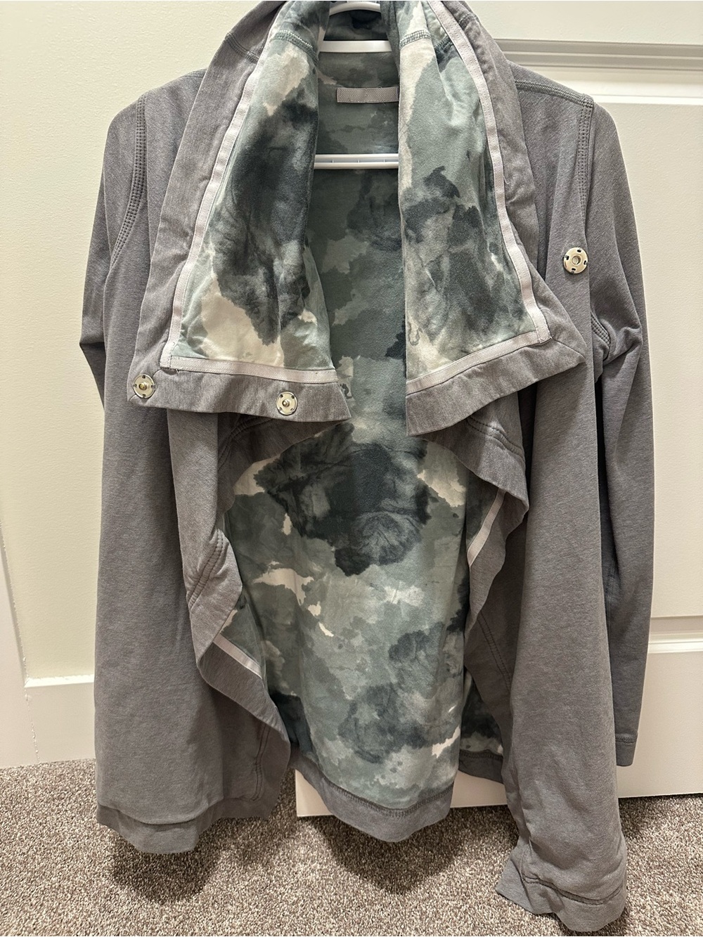 lululemon athletica Gray Open-Front Jacket with watercolour Lining size 6